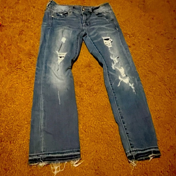 Size 4 long American eagle Jeans 👖 with holes! - Picture 3 of 5
